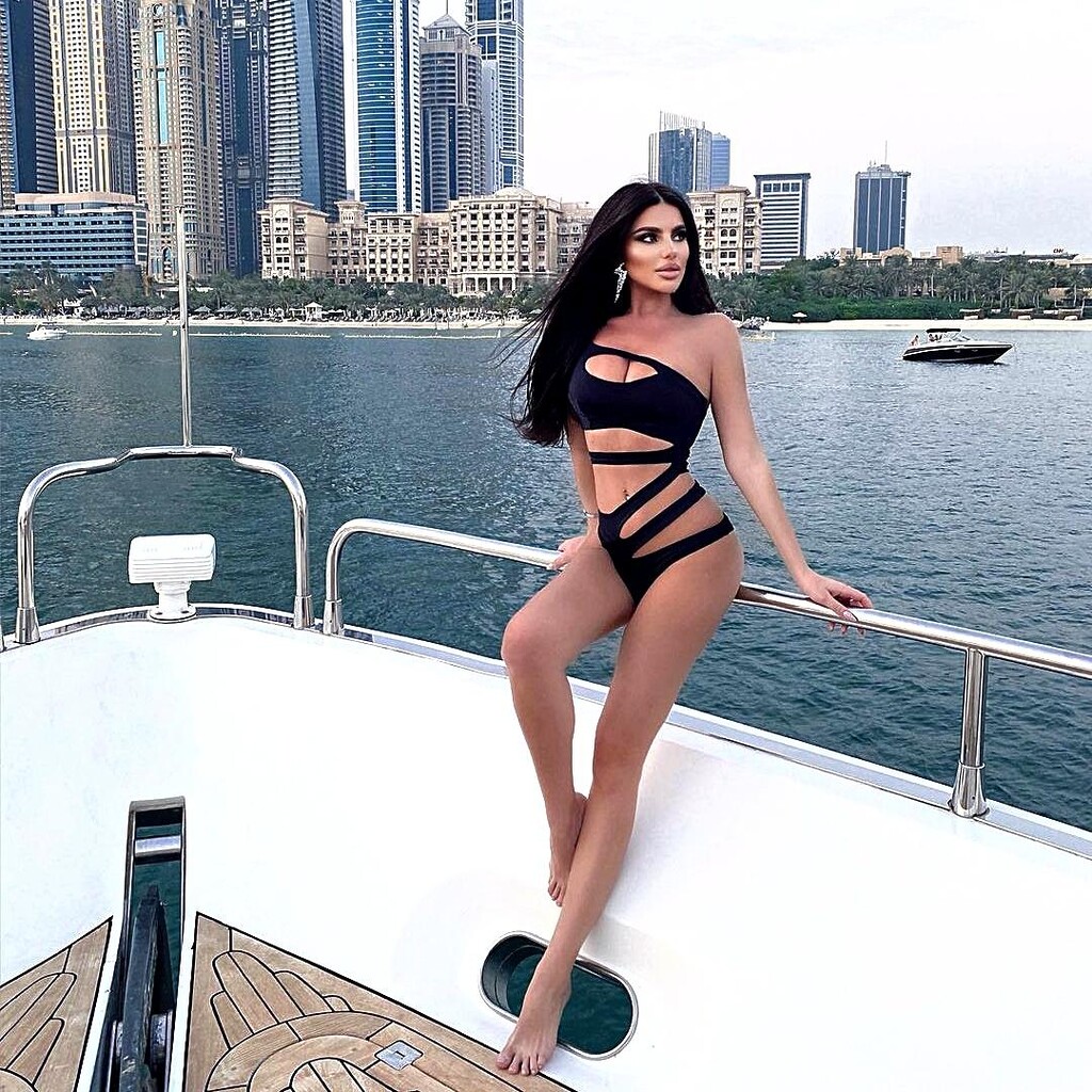 sugar baby on yacht