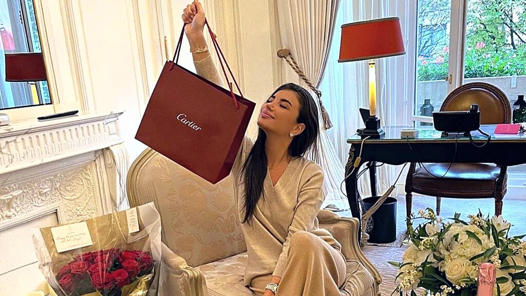 sugar baby with gifts