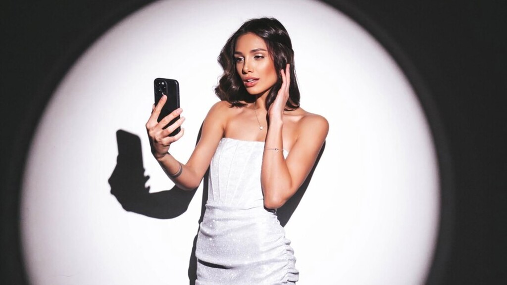 sugar baby selfie