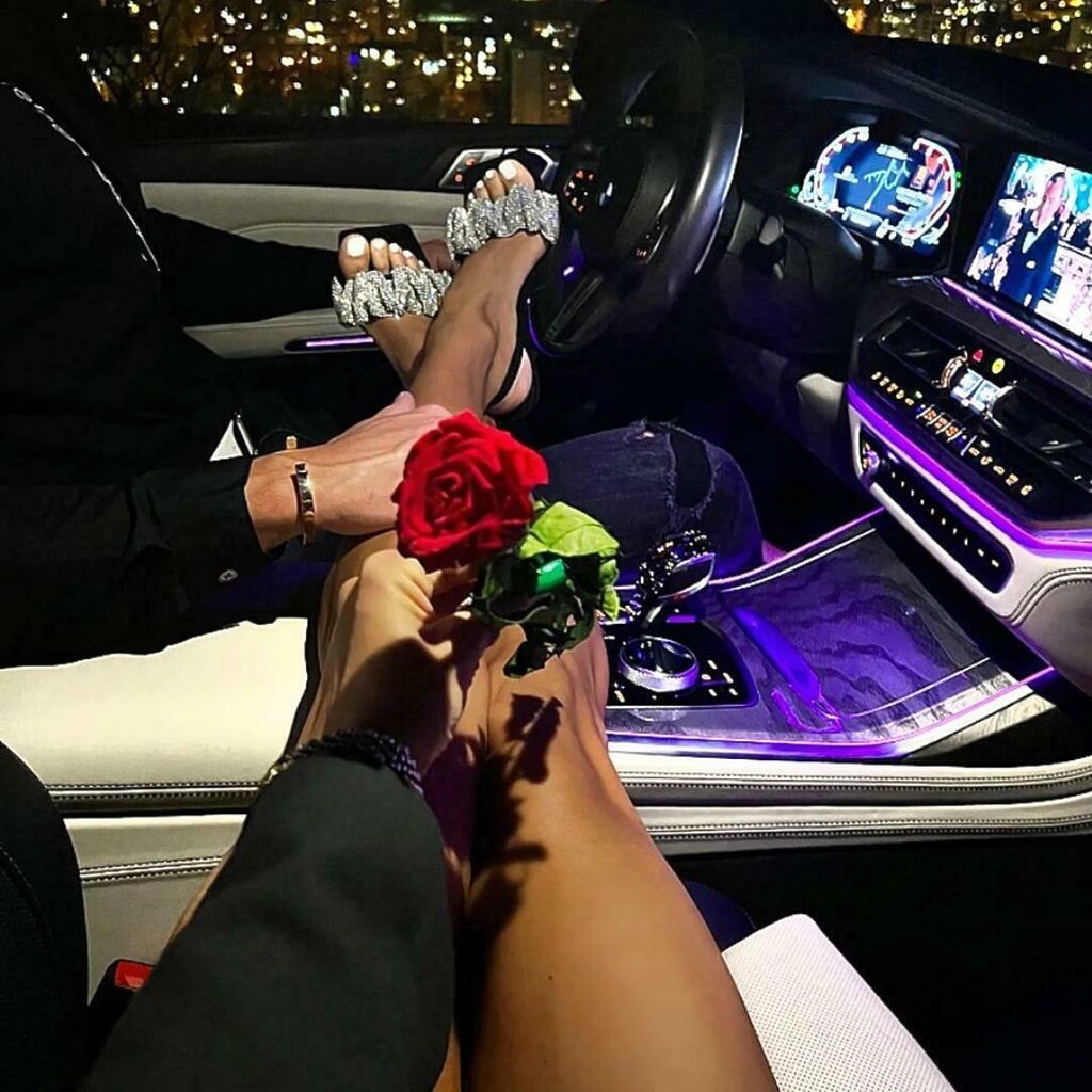 sugar daddy with sugar baby in car